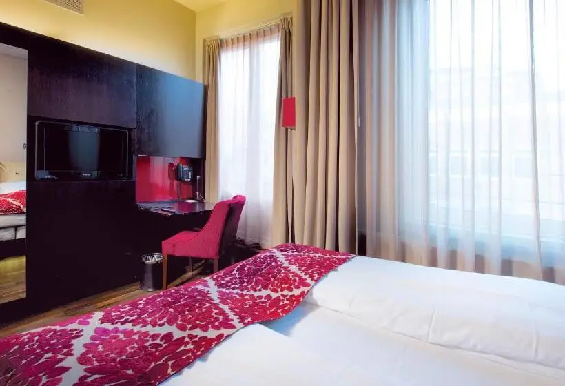اتاق استاندارد, Home Hotel Folketeateret