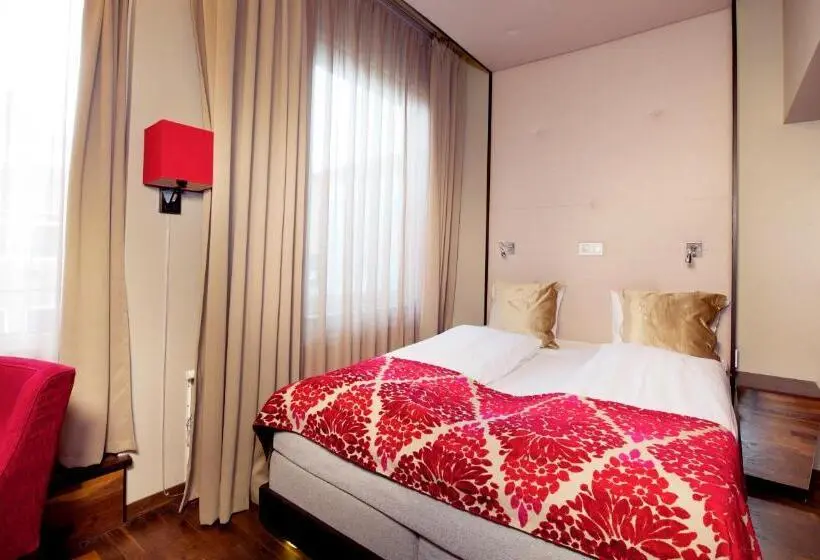 اتاق استاندارد, Home Hotel Folketeateret