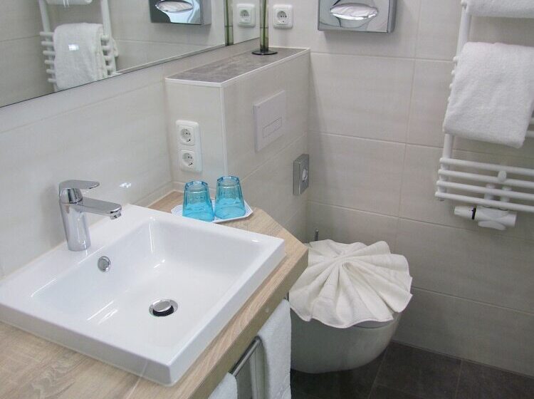 اتاق سوپریور با چشم‌انداز باغ, Amenity