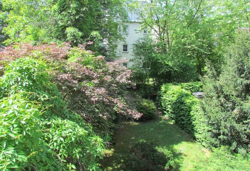 اتاق سوپریور با چشم‌انداز باغ, Amenity