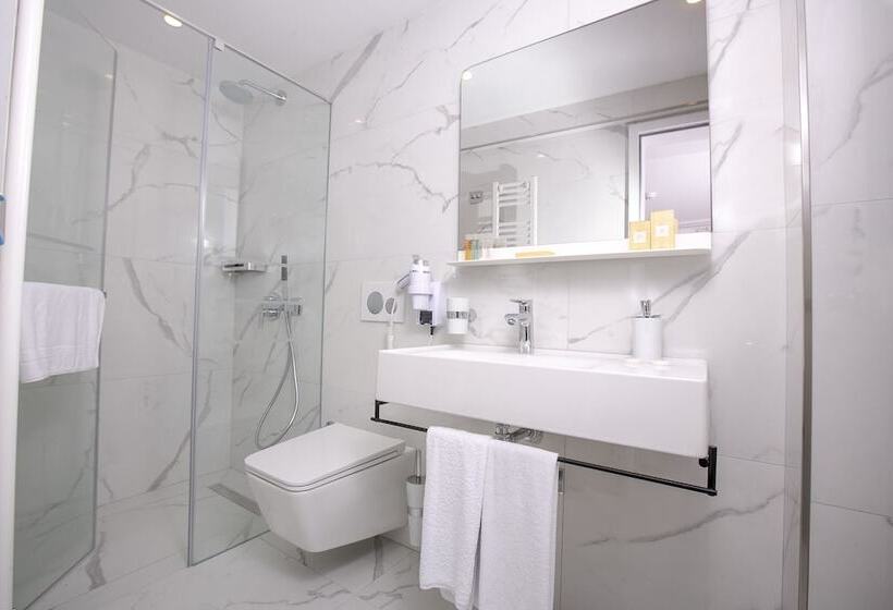 Номер Стандарт, Ascot Hotel Büyükada