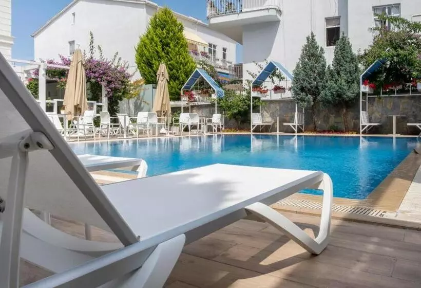 اتاق لوکس با بالکن, Ascot Hotel Büyükada
