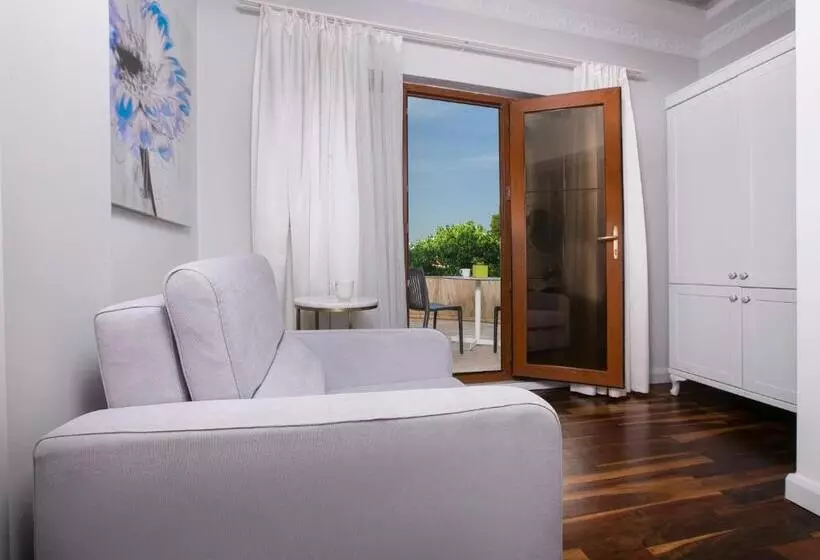 اتاق لوکس با بالکن, Ascot Hotel Büyükada
