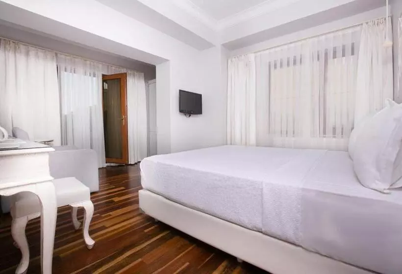 اتاق لوکس با بالکن, Ascot Hotel Büyükada