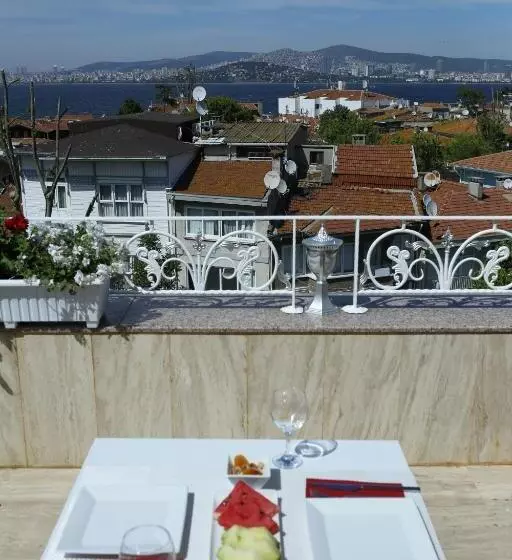 اتاق لوکس با چشم‌انداز دریا, Ascot Hotel Büyükada