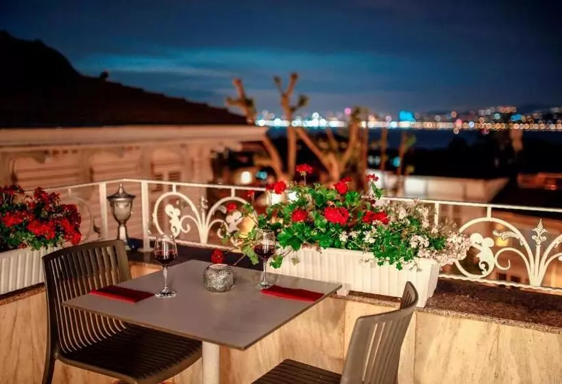 اتاق لوکس با چشم‌انداز دریا, Ascot Hotel Büyükada