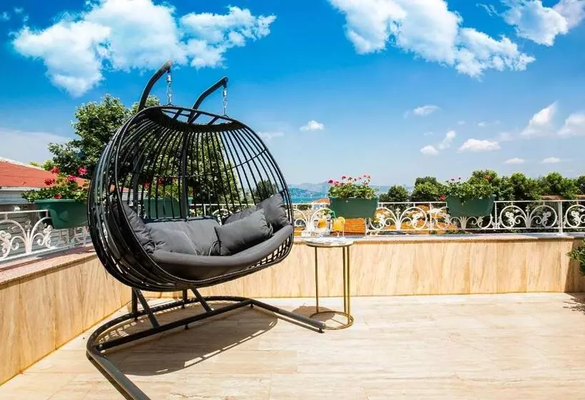 اتاق لوکس با چشم‌انداز دریا, Ascot Hotel Büyükada