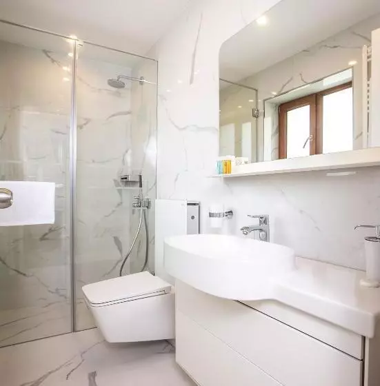 اتاق لوکس با چشم‌انداز دریا, Ascot Hotel Büyükada