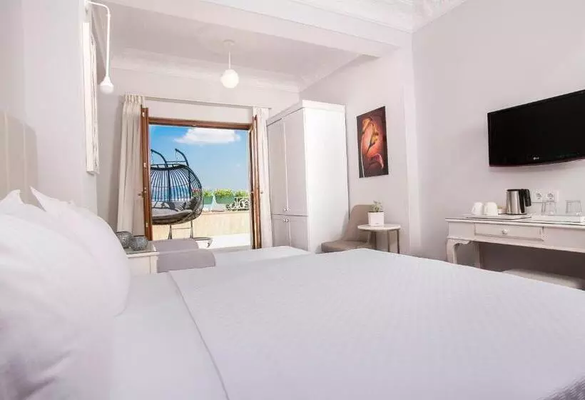 اتاق لوکس با چشم‌انداز دریا, Ascot Hotel Büyükada
