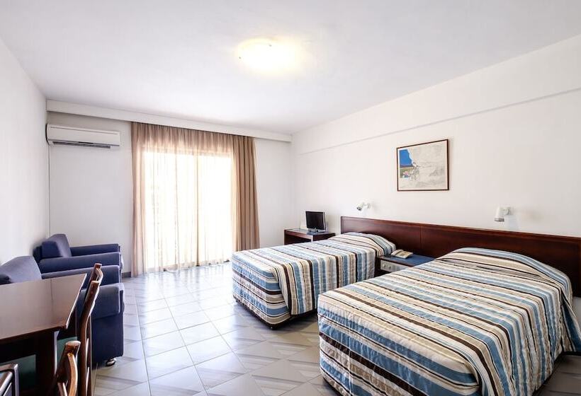 اتاق خانوادگی, Atrium Zenon Hotel Apartments