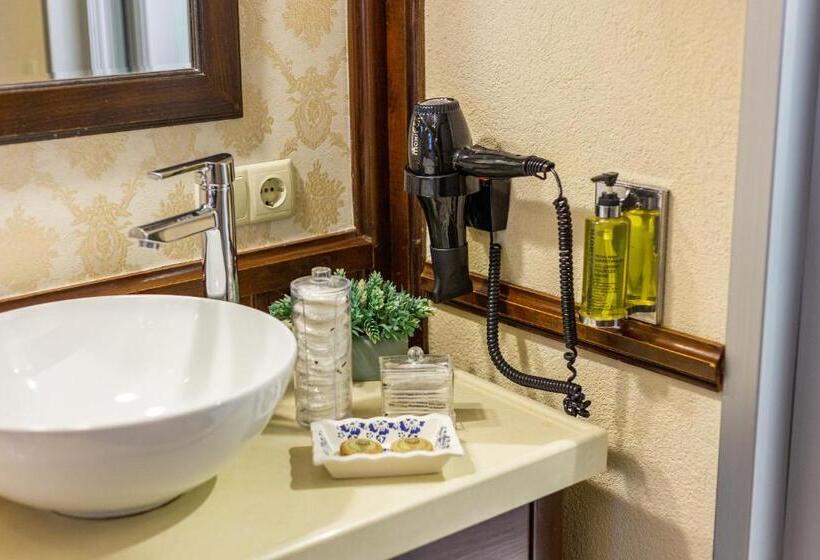 חדר סופריור לשלושה, Best Point