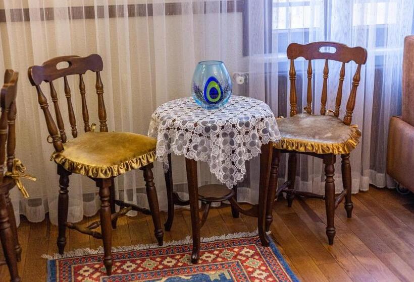 חדר סופריור לשלושה, Best Point