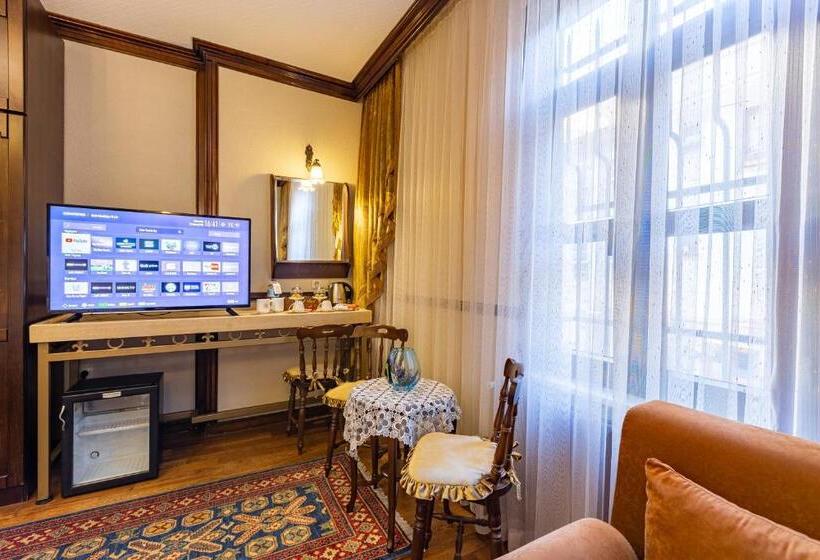 חדר סופריור לשלושה, Best Point