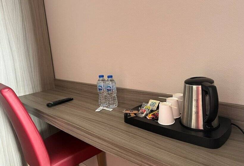 스탠다드 트리플 룸, Brit Hotel Confort Foix