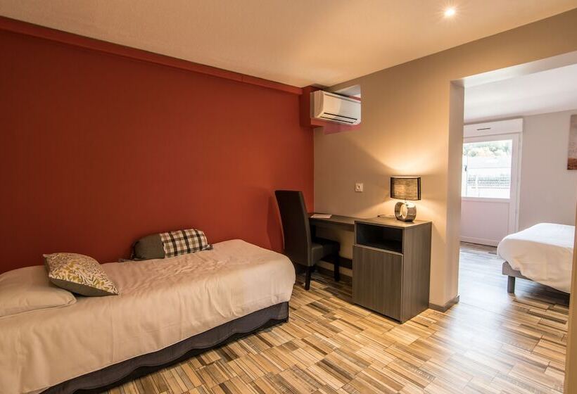 Номер Стандарт Трехместный, Brit Hotel Confort Foix