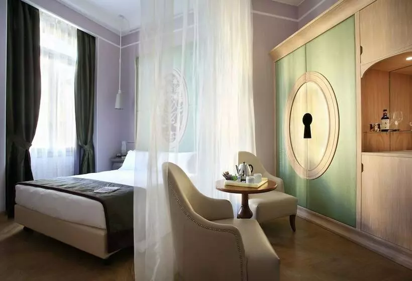 Camera Superiore, Château Monfort   Relais & Châteaux