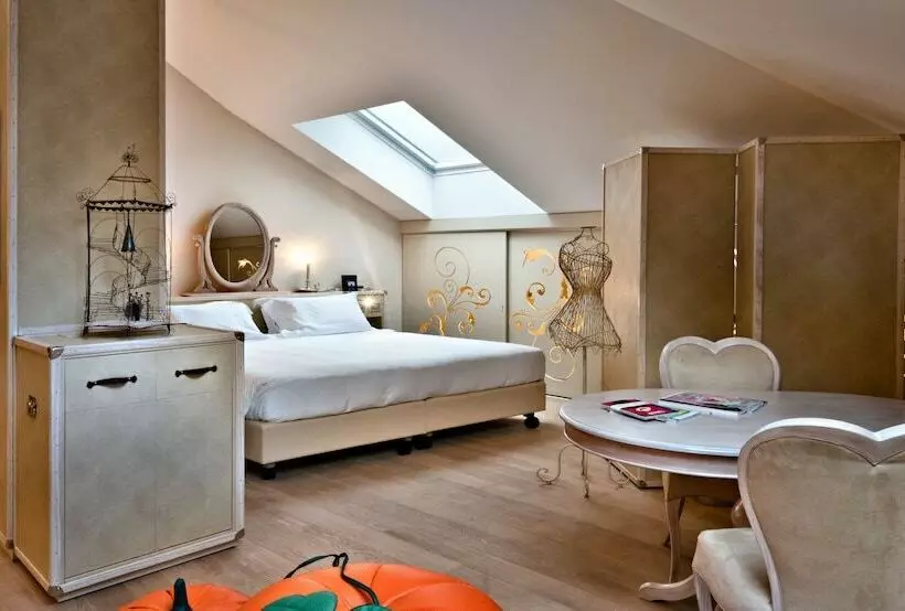 Suite, Château Monfort   Relais & Châteaux