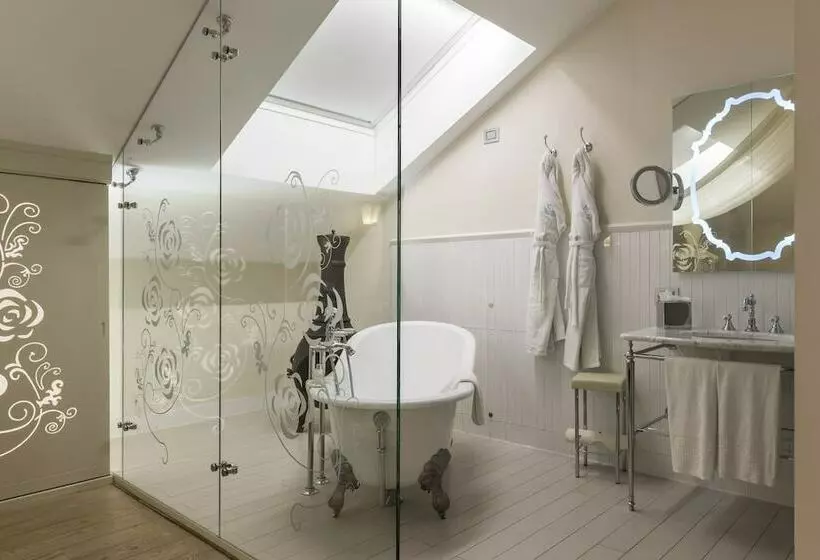 Suite, Château Monfort   Relais & Châteaux