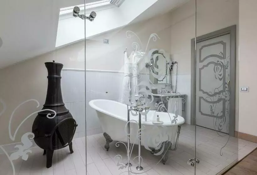 Suite, Château Monfort   Relais & Châteaux