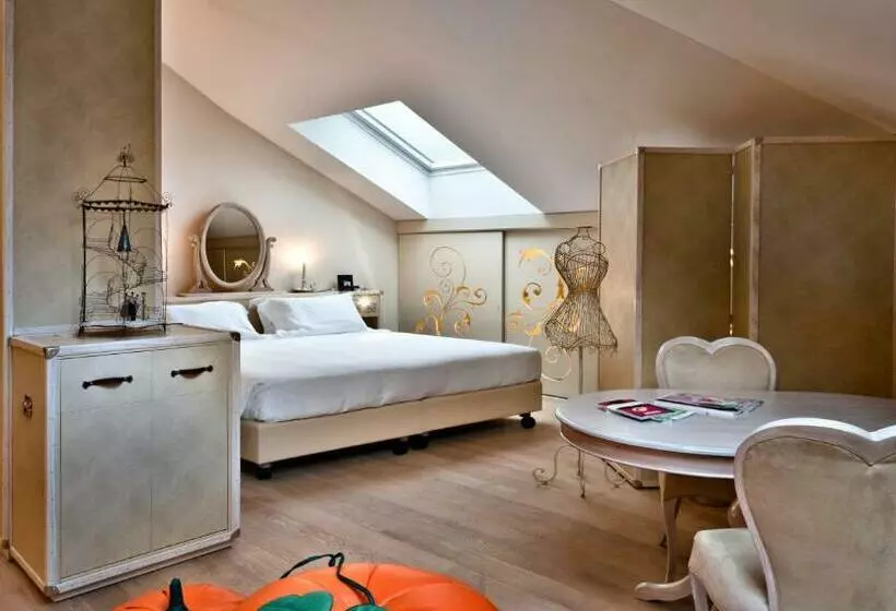 Suite, Château Monfort   Relais & Châteaux