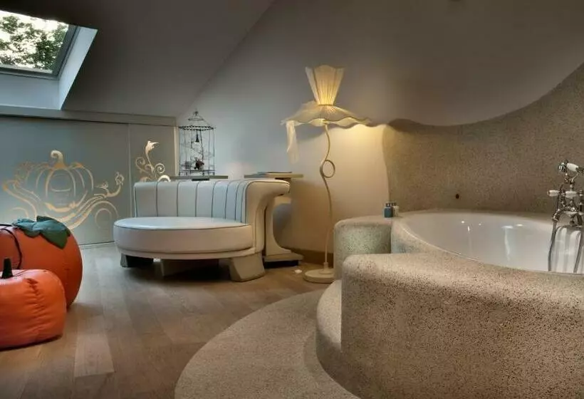 Suite, Château Monfort   Relais & Châteaux