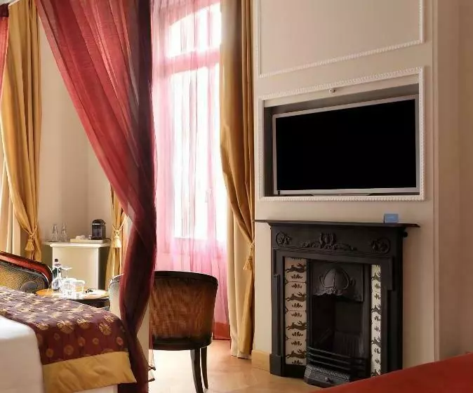Camera Tripla Deluxe, Château Monfort   Relais & Châteaux