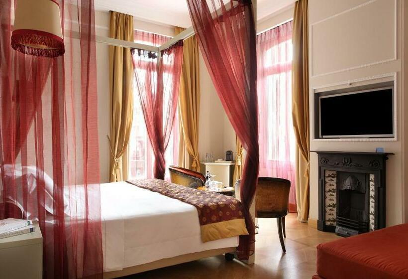 اتاق لوکس سه تخته, Château Monfort Relais & Châteaux