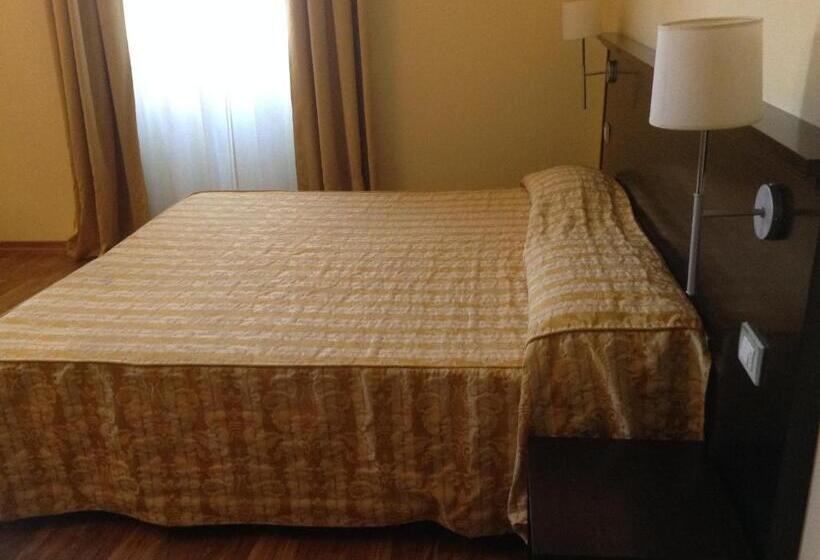 수피리어 룸, Due Colonne