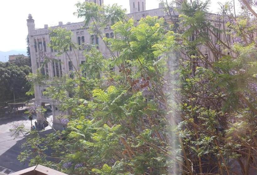 디럭스 룸, Due Colonne