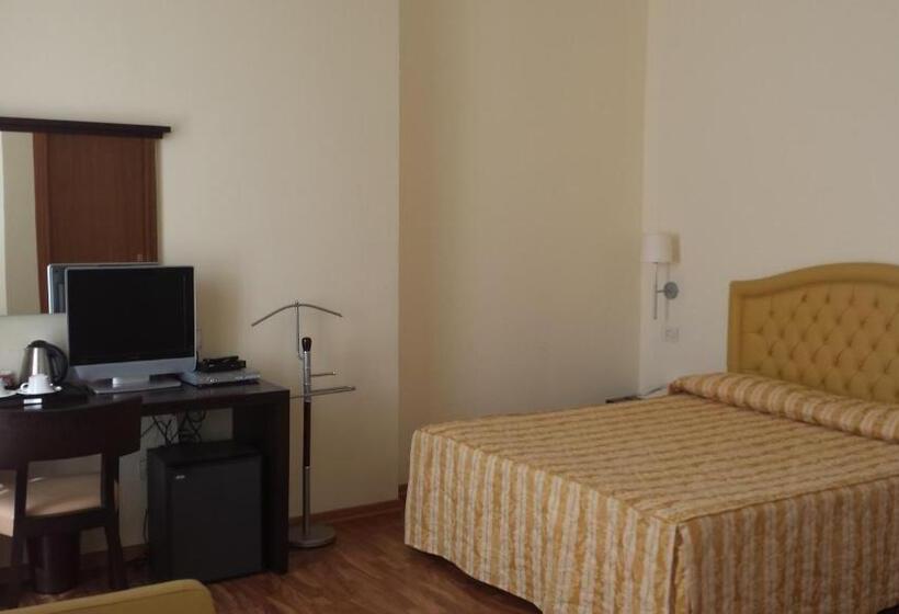 디럭스 룸, Due Colonne