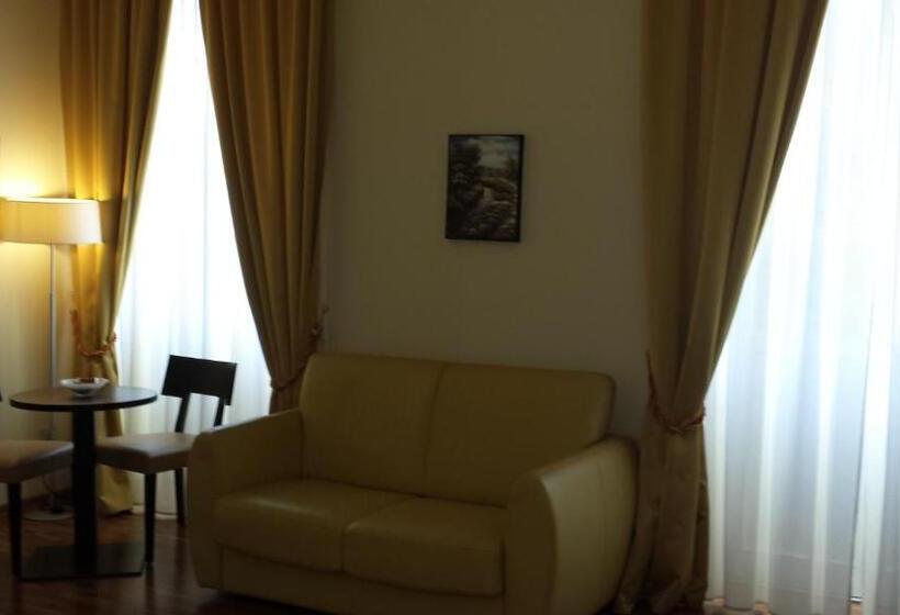 디럭스 룸, Due Colonne