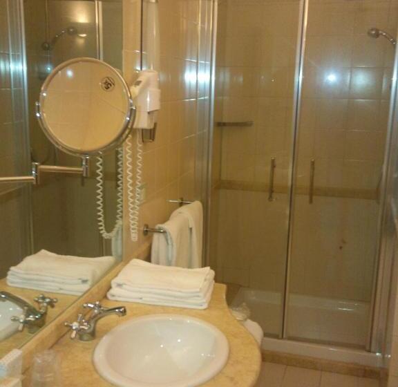 주니어 스위트, Due Colonne