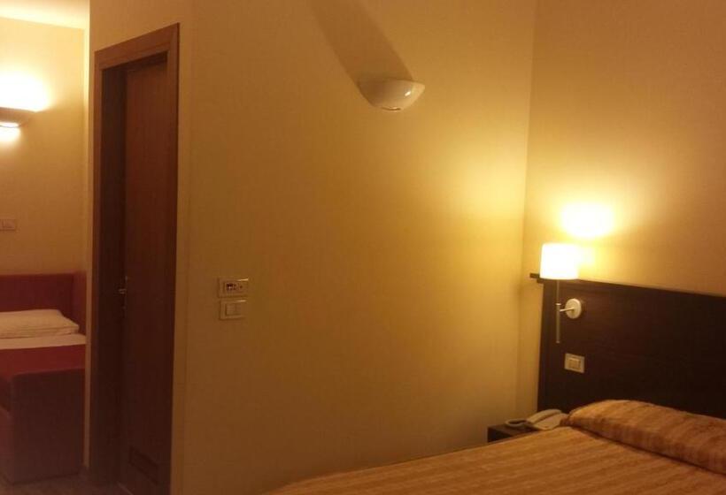 베이직 4인 룸, Due Colonne