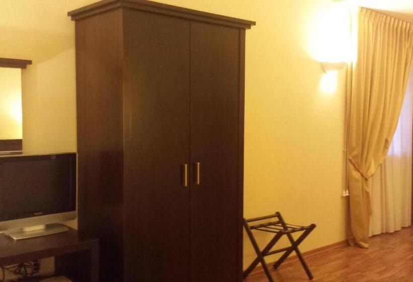 베이직 4인 룸, Due Colonne