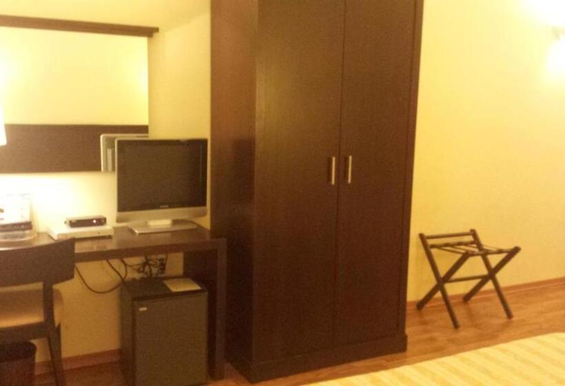 베이직 3인 룸, Due Colonne