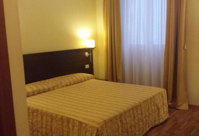 베이직 3인 룸, Due Colonne