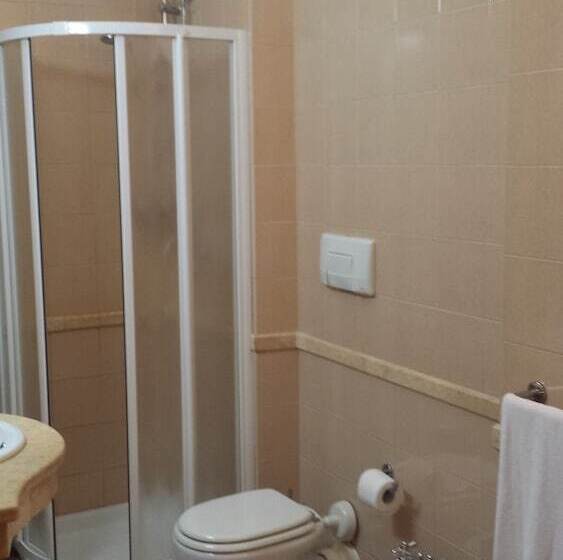 수피리어 싱글 룸, Due Colonne