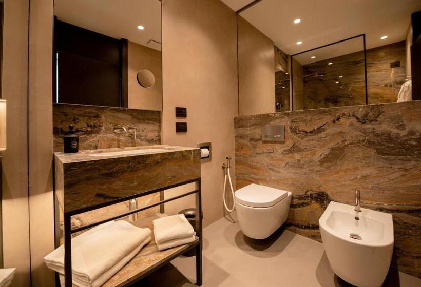 سوییت جونیور لوکس, Duparc Contemporary Suites