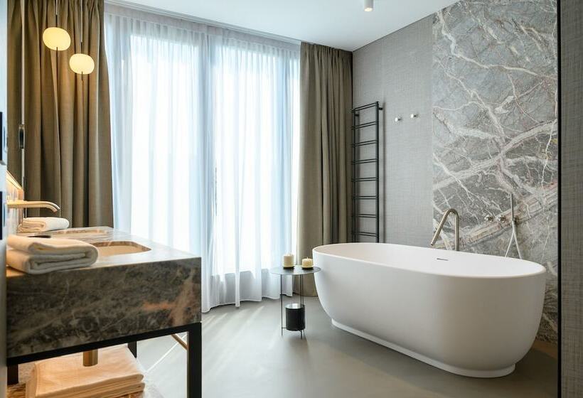 سوییت جونیور لوکس, Duparc Contemporary Suites