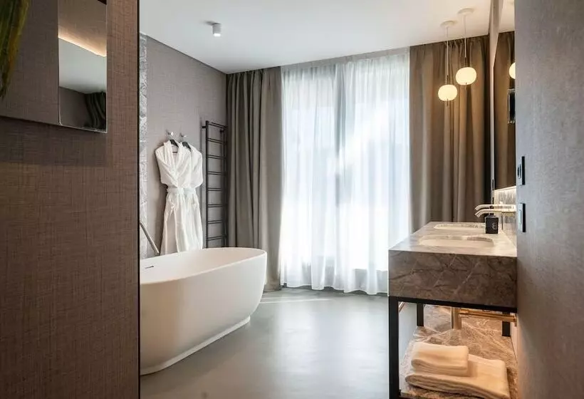 سوییت جونیور لوکس, Duparc Contemporary Suites