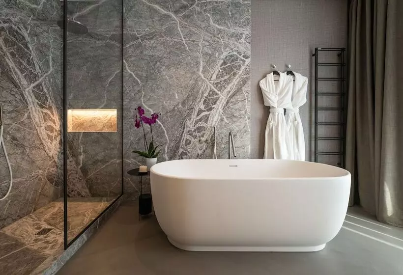 سوییت جونیور لوکس, Duparc Contemporary Suites