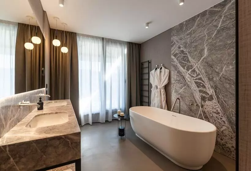 سوییت جونیور لوکس, Duparc Contemporary Suites