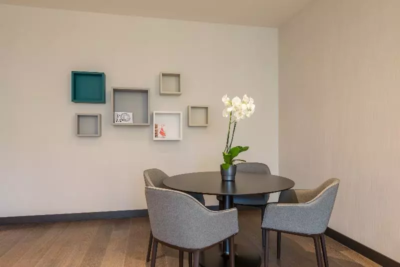سوییت لوکس, Duparc Contemporary Suites