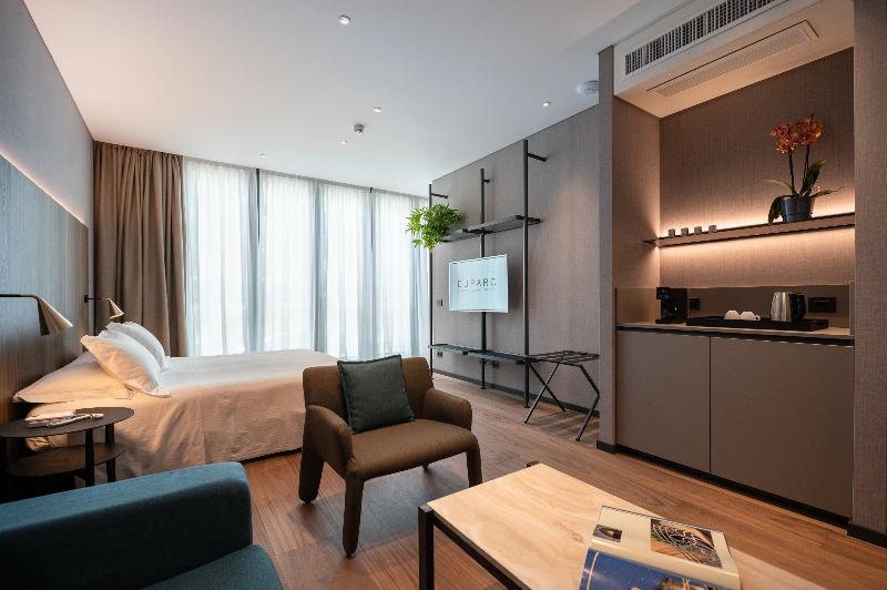 سوییت جونیور لوکس, Duparc Contemporary Suites