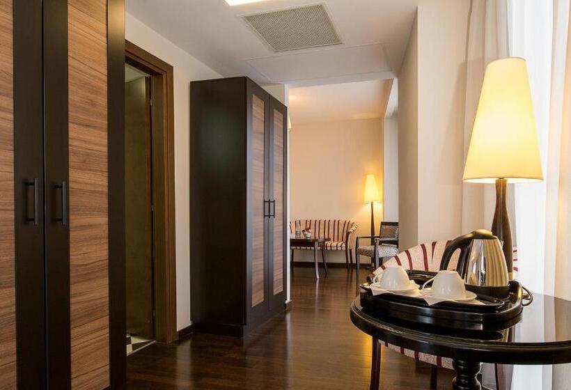 Suite, Europa Royale Bucharest