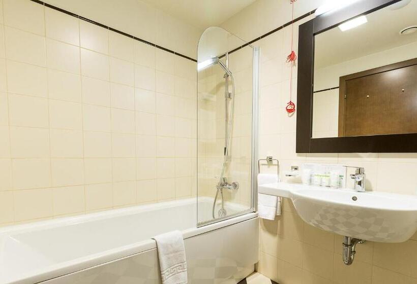 Camera Standard, Europa Royale Bucharest