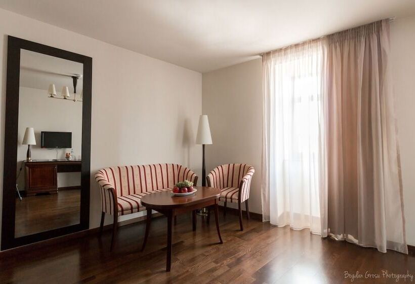 سوییت, Europa Royale Bucharest