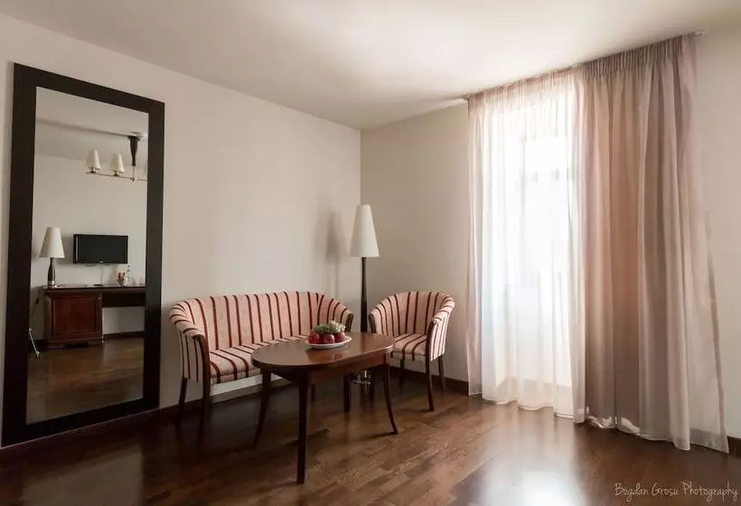 سوییت, Europa Royale Bucharest