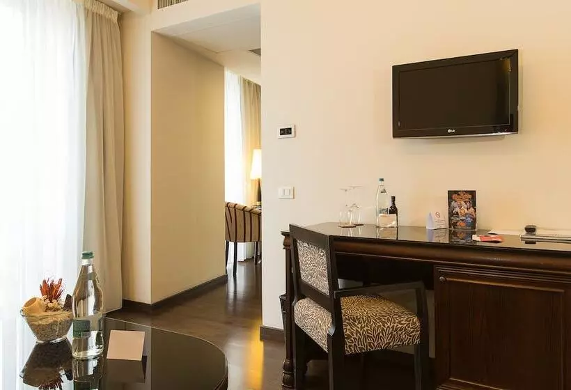 سوییت, Europa Royale Bucharest