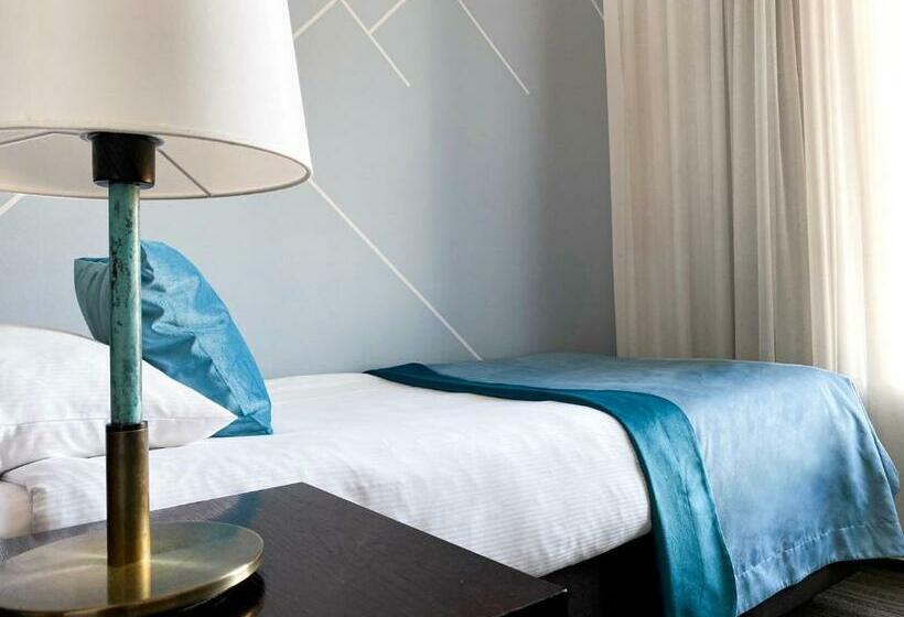 经典单人间, Europeum